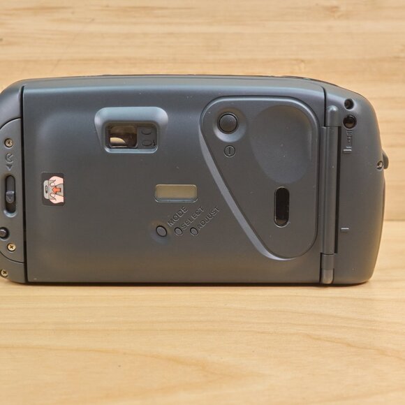 Pentax Zoom 90-WR Point and Shoot 35mm Film Camera - Picture 6 of 10